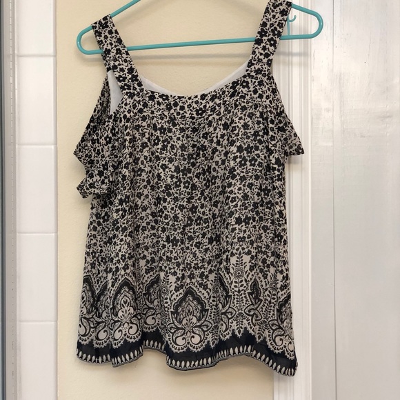 Macys Floral Cold Shoulder Top XS - NEW! - Picture 4 of 7